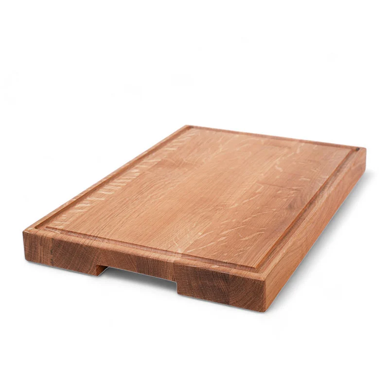 Skärbräda med handtag och spår i oljad ek – 450x300x40mm